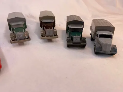 Wiking - 1:87 - Mercedes, Henschel, MAN, Büssing etc... - Viking en Brekina