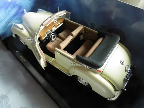 Ricko - 1:18 - Mercedes Benz Typ 300c Cabriolet - 1955