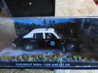 James Bond 007 - 17 Models - 1:43 - De Agostini - from 08) Live and let die to 15) The living daylights