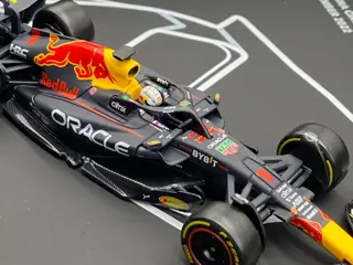 Red Bull - 1:43 - GP F1 Abu Dhabi 2022 - RB18