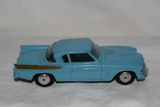 Corgi - 1:43 - Studebaker Golden Hawk nr. 211, Ford Consul Cortina Super nr. 491