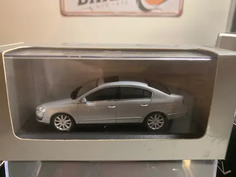 Vitesse + Minichamps - 1:43 - 10 modelli Mercedes + Maybach + VW + Mitsubishi + Isotta + Porsche + Bentley