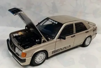 Autoart - 1:18 - Mercedes-Benz 190E 2.3 16 - Nürburgring 1984 Winner - Senna