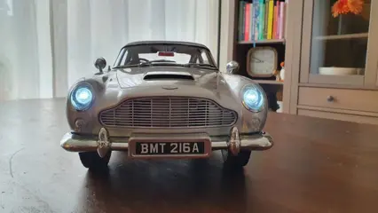 Eaglemoss - 1:8 - Aston Martin DB5 - Met alle functies en verlichting in perfecte staat. Must have voor elke James Bond-fan!