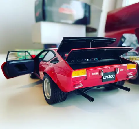 Kyosho - 1:18 - Lamborghini Urraco - 1973