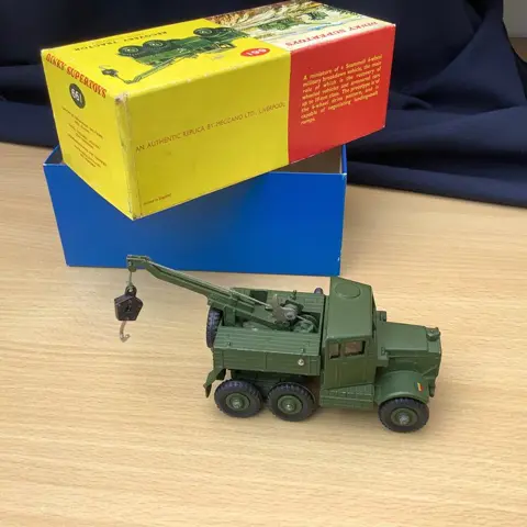 Dinky Toys - 1:43 - ref. 661 Camion Recovery Tractor - Met bstuurder