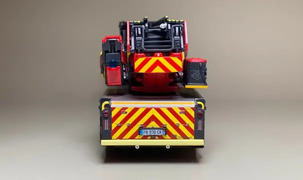 IXO - 1:43 - Mercedes Atego Fire Truck - ladder van 60 cm! Geen reserve