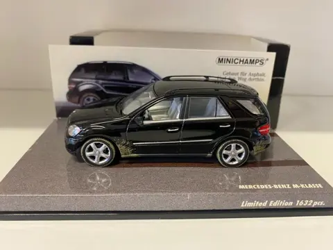 Minichamps - 1:43 - Mercedes Benz-ML