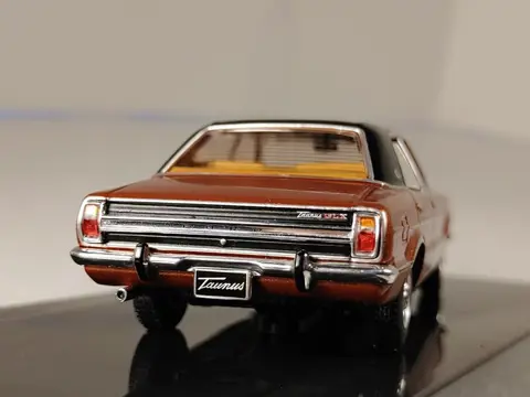 IXO - 1:43 - Ford Taunus GLX 4-deurs 1973