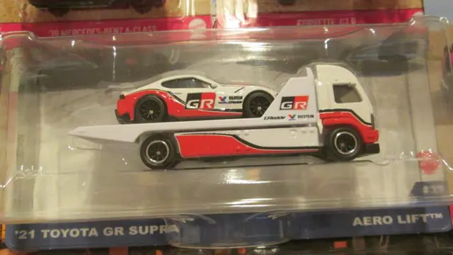 Hot Wheels - 1:64 - 10 x Mercedes, Chevrolet, Renault, Viper,Volkswagen, Carry-on, Toyota, Aero Lift