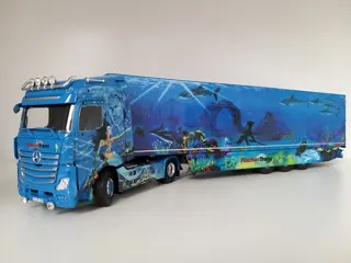 Tekno - 1:50 - Mercedes MP4 - trekker met kastenoplegger Fischer Trans