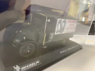 IXO - 1:43 - Camion Renault Bâché 1925 + Citroën C4 500 kg Livraisons - Officiële Michelin-collectie. Beperkte en uitverkochte edities