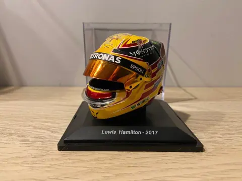 Spark - 1:5 - 2x F1 Helmet Pack 2017 - Lewis Hamilton 2017 - Felipe Massa 2017