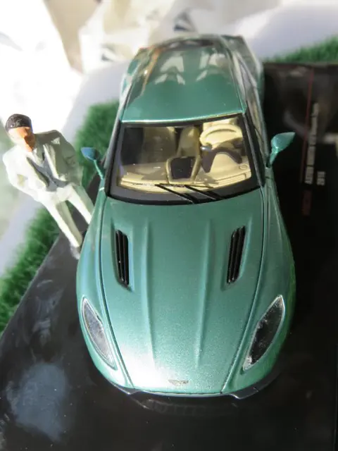 IXO - 1:43 - Aston Martin V12 Vanquish Zagato de 2016 - en zijn beeldje op schaal 1/43: uniek Hors Commerce-model