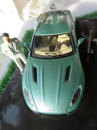 IXO - 1:43 - Aston Martin V12 Vanquish Zagato de 2016 - en zijn beeldje op schaal 1/43: uniek Hors Commerce-model