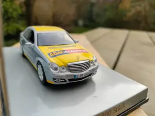 Minichamps - 1:43 - Mercedes-Benz E Klasse,rally Parijs Peking - limited edition van slechts 500 stuks