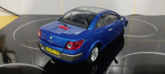 Solido - 1:18 - Renault Mégane 2 CC - LED