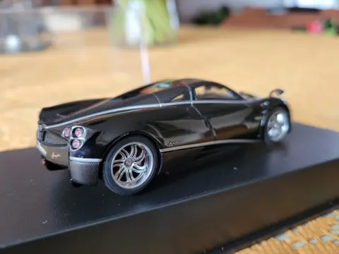 Autoart - 1:43 - Pagani Huayra