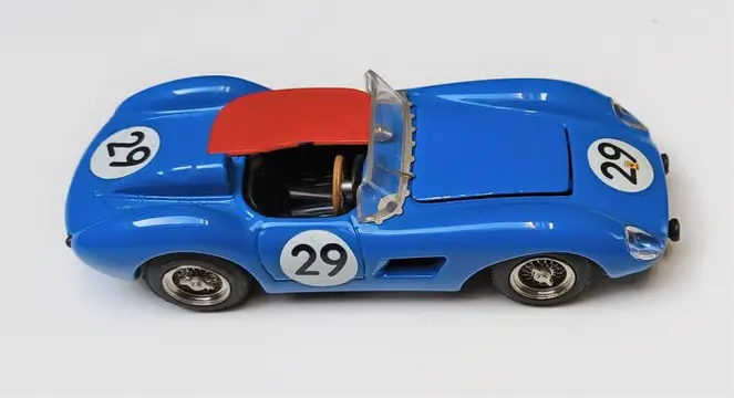 Art Model - 1:43 - 1957 Ferrari 500 TRC Le Mans - F. Picard/R.Ginther - Mooi motordetail.