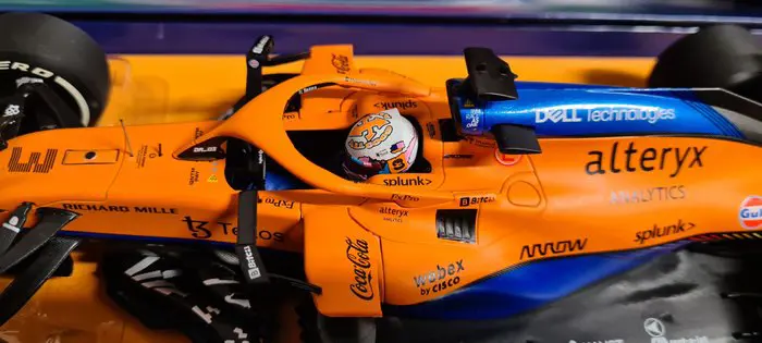 Minichamps - 1:18 - McLaren F1 MCL35M - Limited Edition of 222pcs