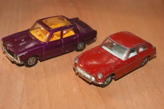 Corgi - 1:48 - First Original Issue - Eerste Serie 1968 - "Rover 2000 TC9" no. 275 - Original First Series "MGB MG GT" no.327 - 1967