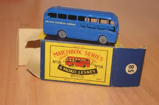 A Moko Lesney Product "Matchbox" 1-75 Regular Wheels Series - 1:76 - Moko Mint Model Original 1958 First IssueA.E.C. "BRITISH EUROPEAN AIRWAYS" Luxury Coach - no.58a - 1958 - In Moko Original Issue Second Serie "Moko"-Box, Type "B3"- 1958