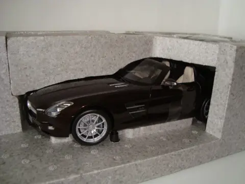 Minichamps - 1:18 - Mercedes SLS AMG Roadster
