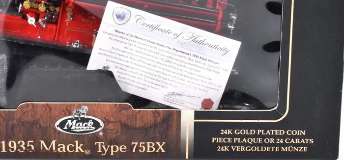 Signature Models - 1:24 - Mack type 75BX 1935. Mint - Really Nice and rare model.