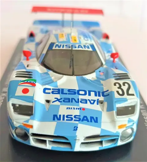 Spark - 1:43 - Nissan R390 GT1 No.32 3rd LeMans 1998 (Suzuki - Hoshino - Kageyama)
