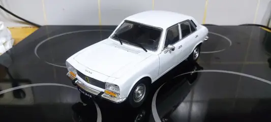 Solido - 1:18 - Peugeot 504 - LED