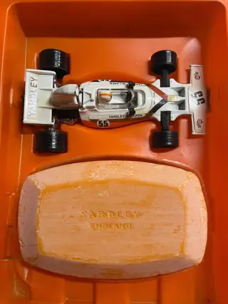 Corgi - 1:43 - Corgi Toys Yardley Rennwagen Formel 1 - Cadeauset