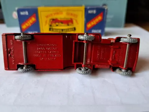 Matchbox - 1:64 - Major Pack Nr. 8 Thornycroft Mobilgas Tanker