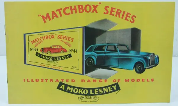 Matchbox - 1:64 - Lot with 13 Matchbox catalogs incl. 3 reproductions and 10 originals