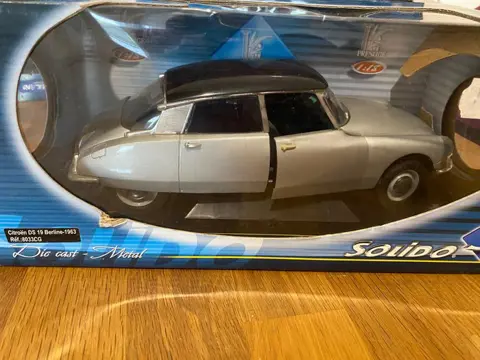Solido - 1:18 - 8 models of French and American cars
