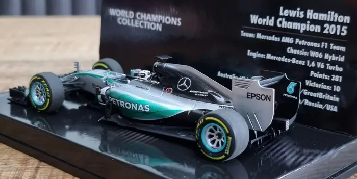Minichamps - 1:43 - World Champions Collection - Mercedes-AMG Petronas F1 Team W06 Hybrid - #44 Lewis Hamilton - F1 World Champion 2015