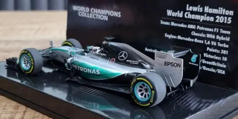 Minichamps - 1:43 - World Champions Collection - Mercedes-AMG Petronas F1 Team W06 Hybrid - #44 Lewis Hamilton - F1 World Champion 2015
