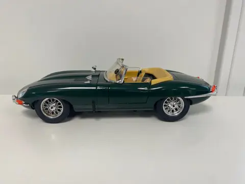 Bburago Die Cast - 1:18 - Jaguar E Type Spider Cabriolet 1961 - Beperkte en uitverkochte editie