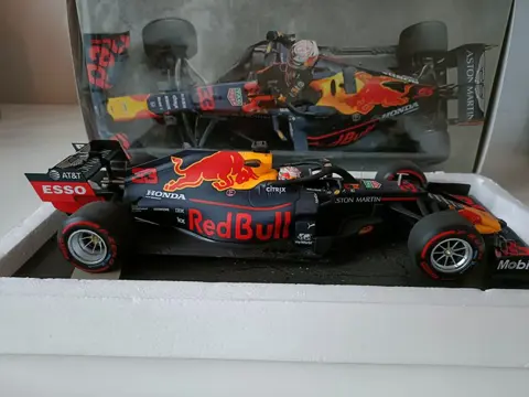 Minichamps - 1:18 - Aston Martin Red Bull Racing - RB15