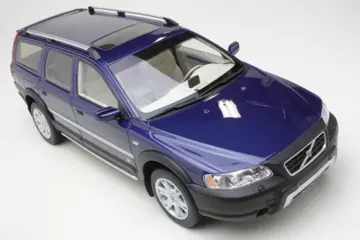 DNA Collectibles - 1:18 - Volvo XC70 Ocean Race - (Each chassis numbered)