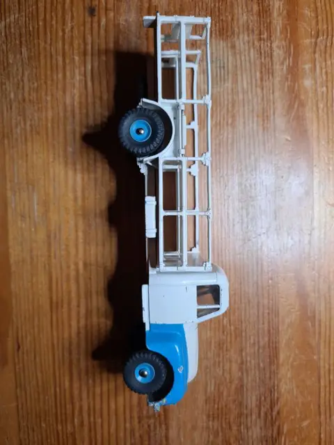 Dinky Toys - 1:43 - ref. 586 Camion Laitier "55" Citroën
