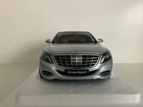 Autoart - 1:18 - Mercedes Maybach S600 SWB