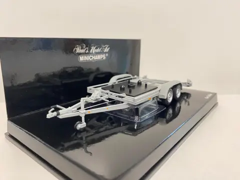 Minichamps - 1:43 - Car Trailler avec fixations