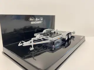 Minichamps - 1:43 - Car Trailler avec fixations