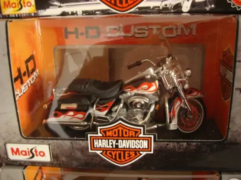 Harley Davidson - Maisto - 1:18 - Lot mit 6 Verschidene Harley Davidson