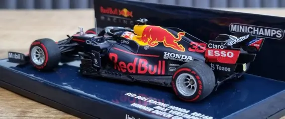 Minichamps - 1:43 - Red Bull Racing Honda RB16B #33 Max Verstappen - Winner Dutch GP Zandvoort - F1 World Champion 2021