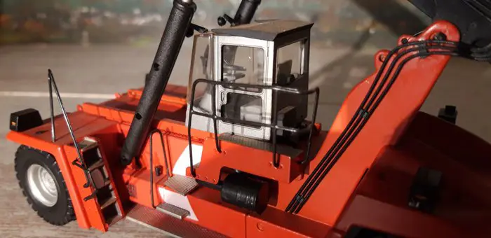 Model-Art-Hi-Tech-Line - 1:50 - Reach Stacker Kalmar - Zeldzaam zeer gedetailleerd,Model is uitverkocht in de modelwinkels.