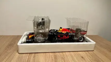 Minichamps - 1:18 - Red Bull RB16B 2021 - Wereldkampioen - Max Verstappen