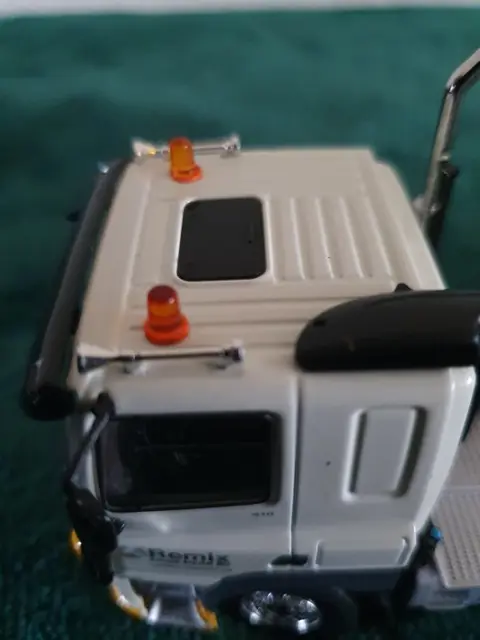 WSI - 1:50 - REMIX DROGE MORTEL B.V - DAF CF Sleeping Cab 4X2 Bulk Trailer / Powder Cement - 3 Axle