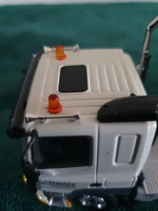 WSI - 1:50 - REMIX DROGE MORTEL B.V - DAF CF Sleeping Cab 4X2 Bulk Trailer / Powder Cement - 3 Axle