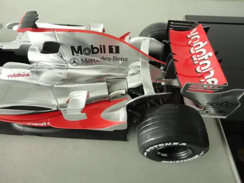 De Agostini - Kyosho - 1:8 - McLaren MP4-23